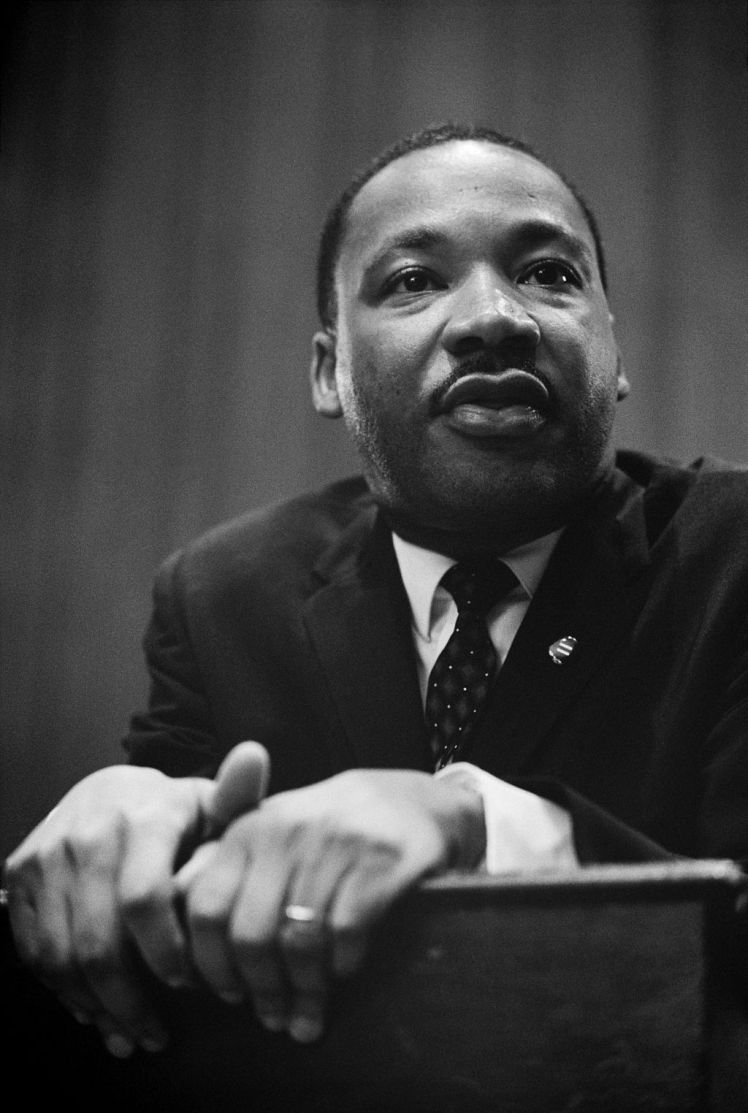1024px-Martin_Luther_King_press_conference_01269u_edit